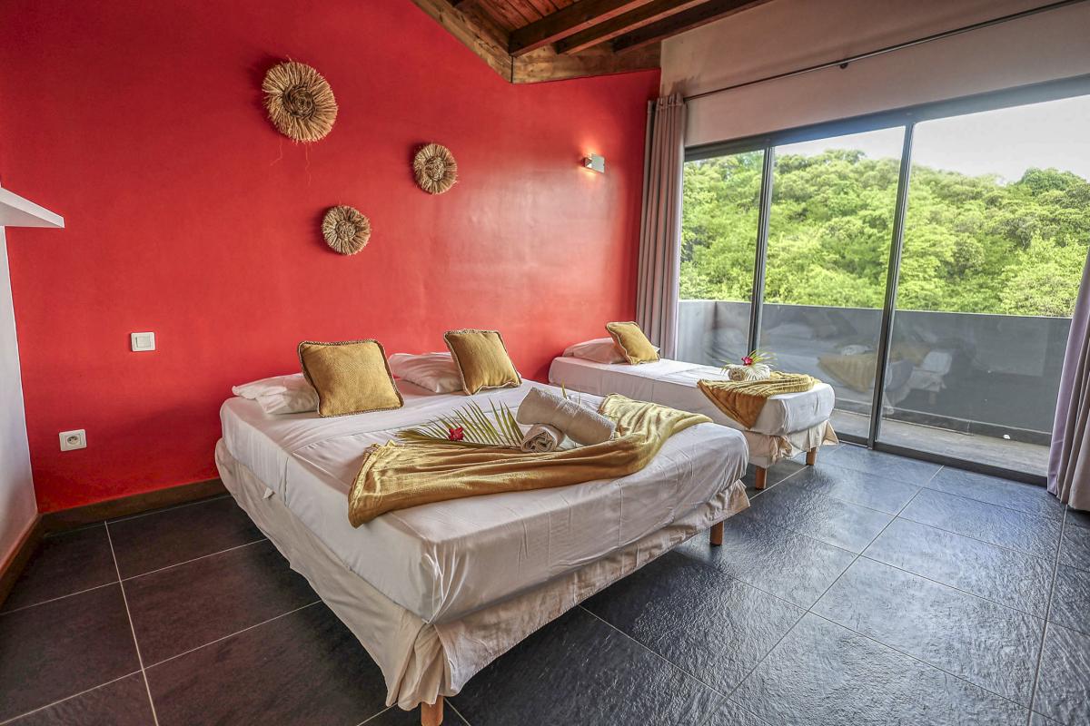 19.Location villa piscine Le Gosier Guadeloupe_Chambre 1